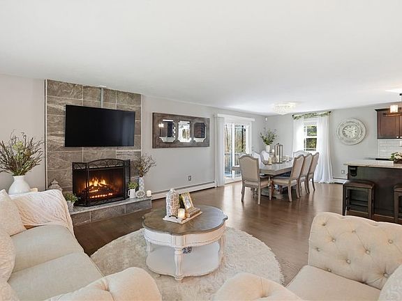 3rd image of 75 Oak Dell Cir