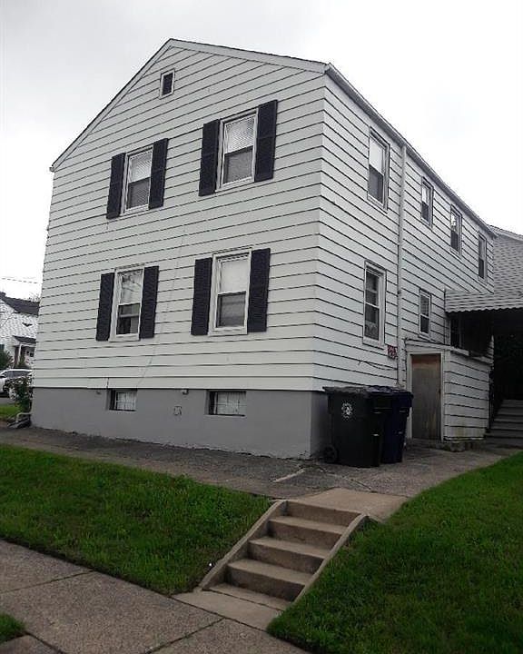 2nd image of 402 Paderewski Ave