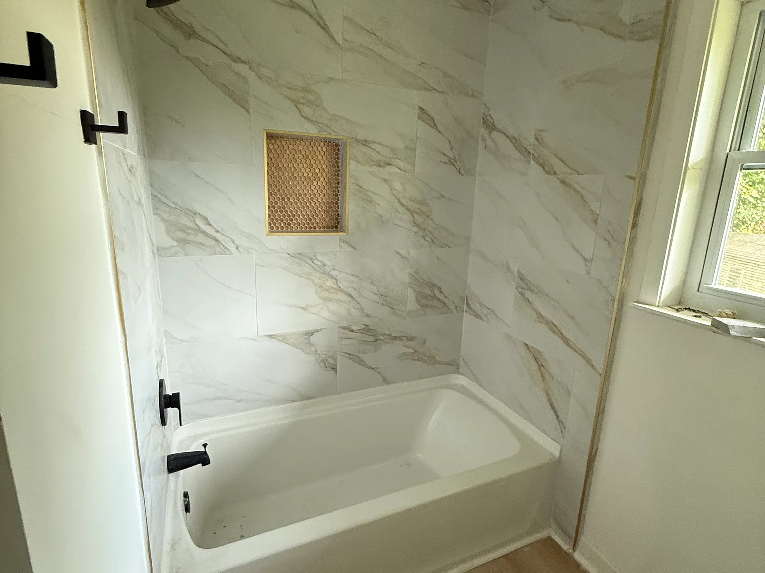 5 bed, 3300 sqft, $1,850 — Photo 4