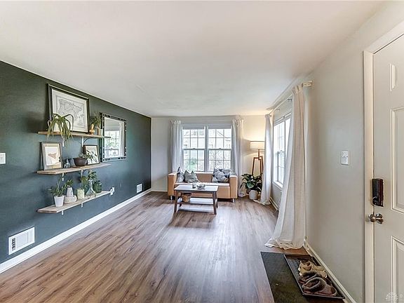 4th image of 52 Waller Ave