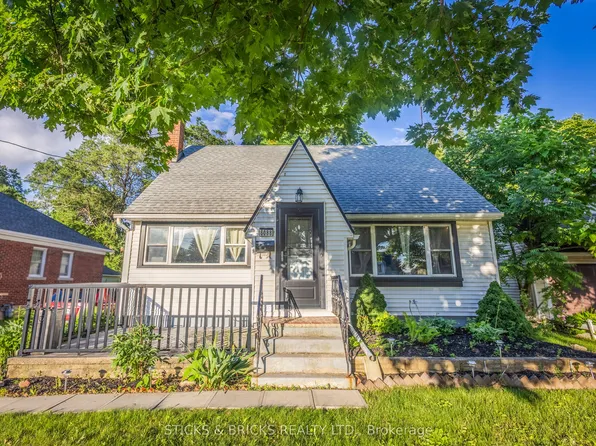 6088 Dorchester Rd, Niagara Falls, ON L2G 5T2