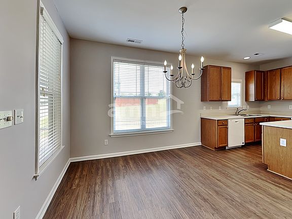 5th image of 209 Haywood Ln