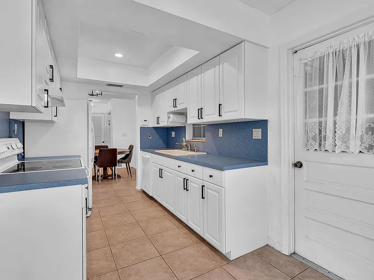 313 NW 42nd St — Photo 15