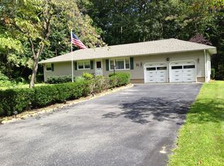 14 Clifton Rd, Oak Ridge, NJ 07438