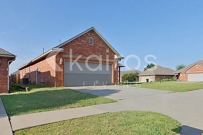 812 SW 37th St — Photo 2