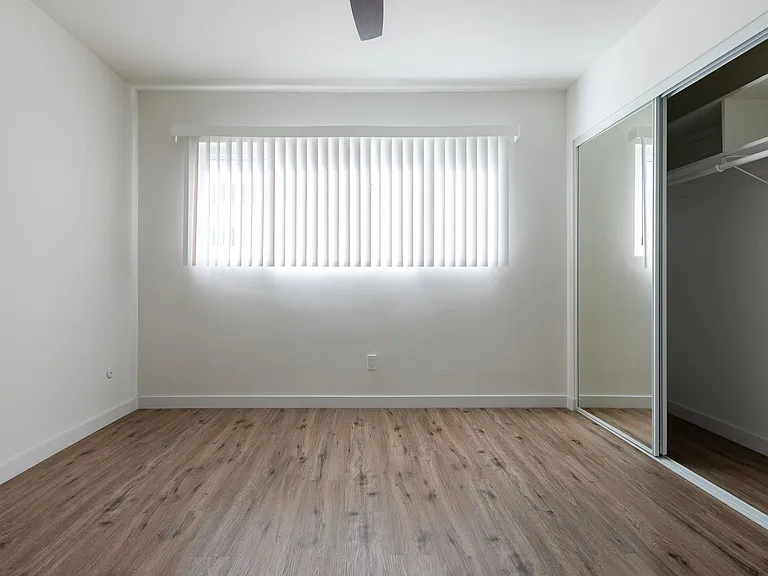 410 & 414 Manhattan Pl Los Angeles CA — Photo 6