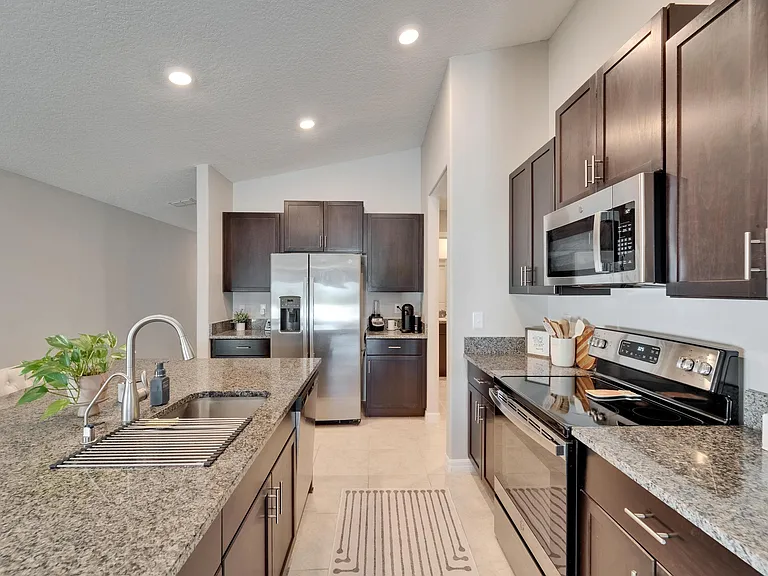 401 Royal Empress Dr — Photo 9