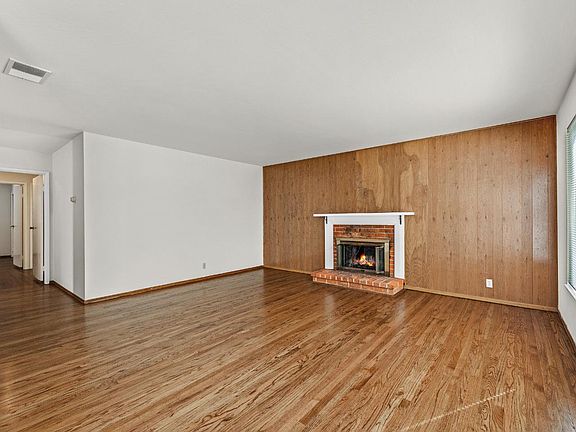 5th image of 1901 Evergreen Dr