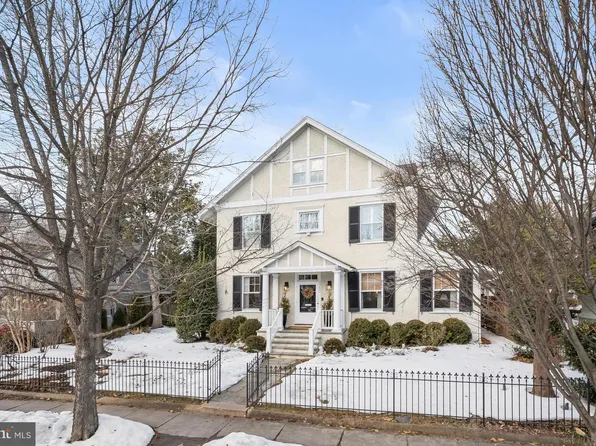 3753 Oliver St NW, Washington, DC 20015