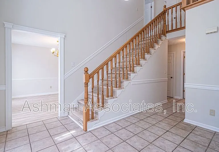 2402 Betsy Ct SW — Photo 5