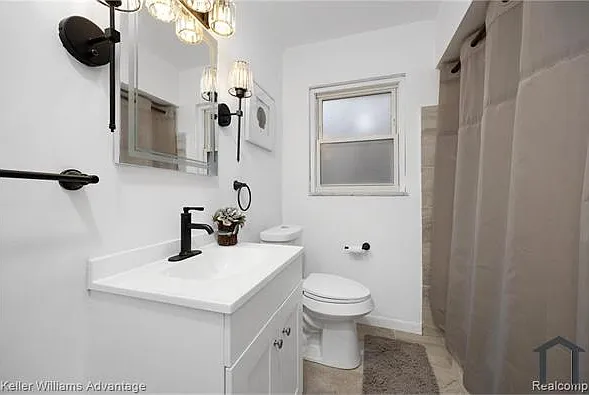 19438 Winthrop St — Photo 4
