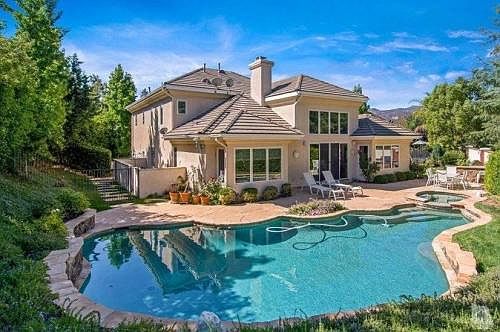 1st image of 255 Rosemont Ct