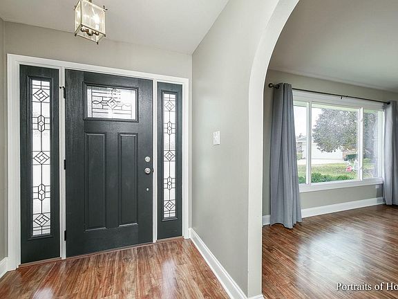 3rd image of 15320 Saint James Dr