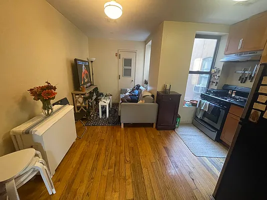 Rented by Delmark Realty LLC | media 25