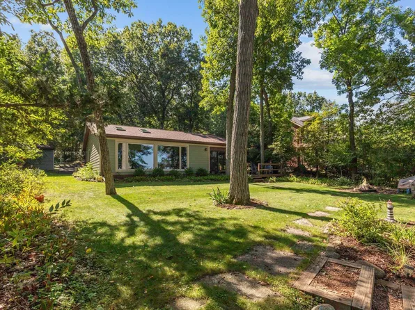 W6250 Lakeview Dr N, Markesan, WI 53946