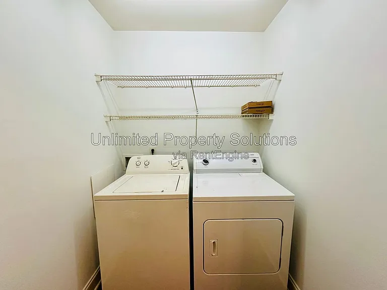 408 S 7th St — Photo 15