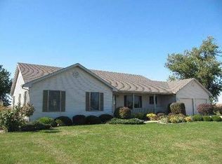 3275 E 10th Rd, Utica, IL 61373