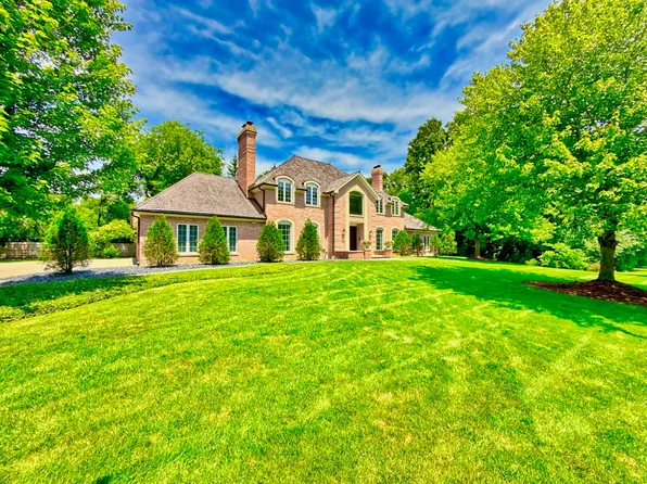 560 Jacqulyn Ln, Lake Forest, IL 60045