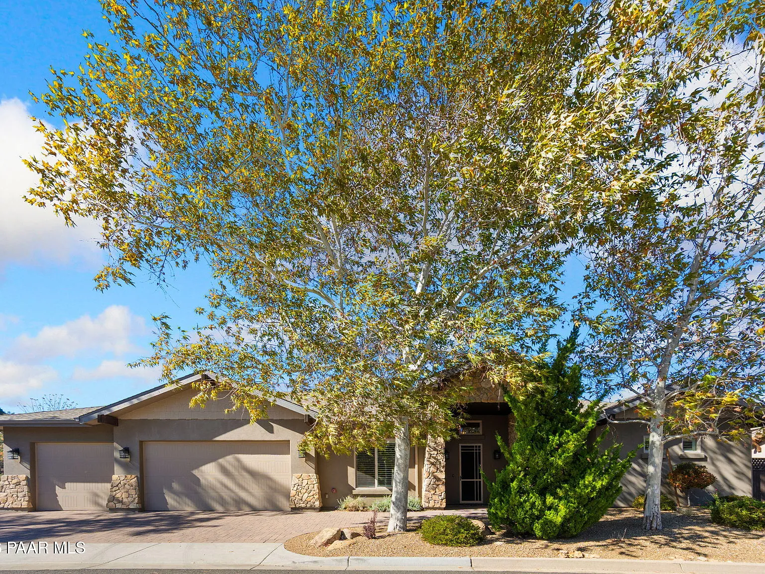 4 bed, 2.5 bath, 2530 sqft, $4,300 — Photo 2