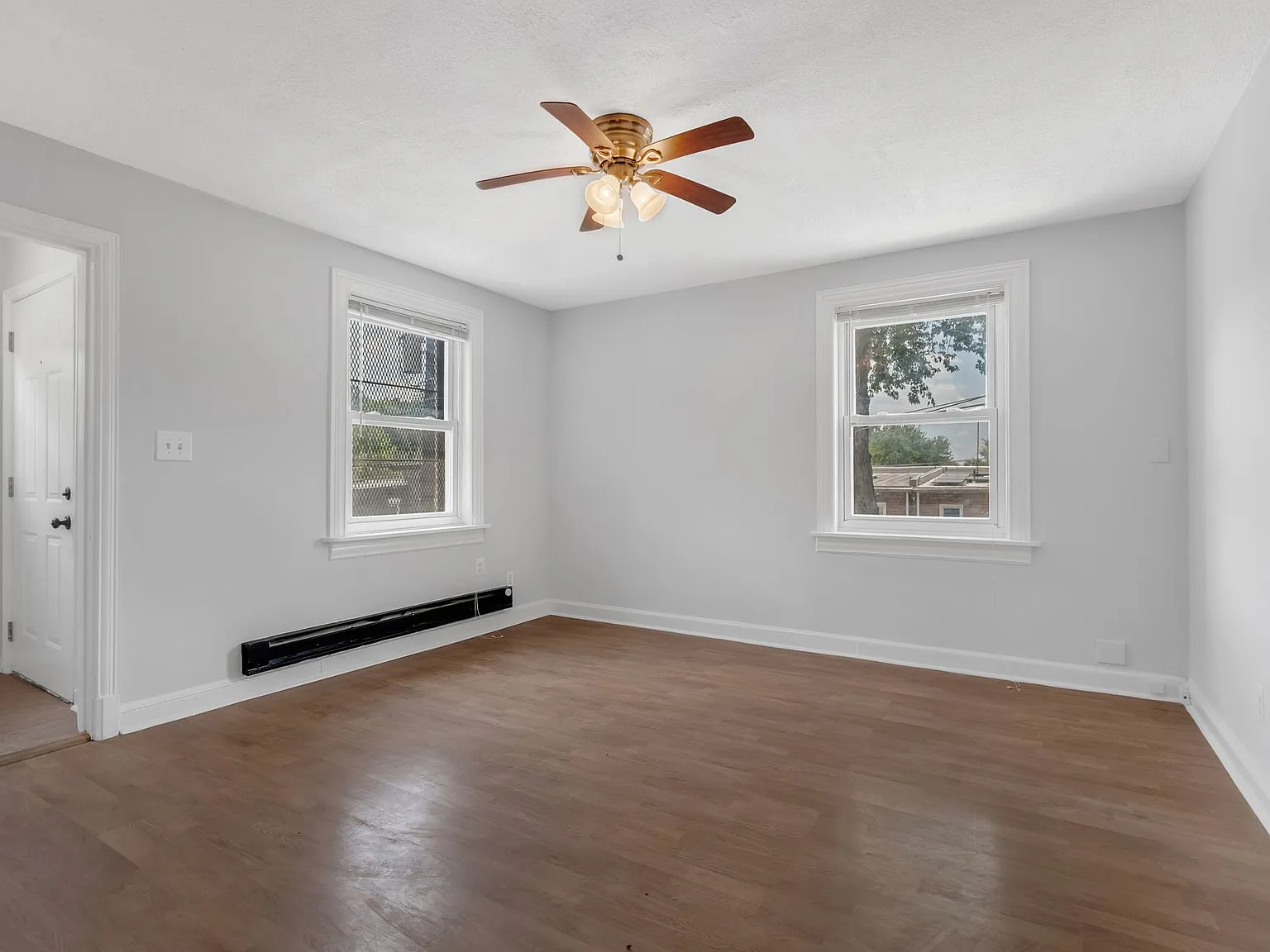 1 bed, 1051 sqft, $1,200 — Photo 3