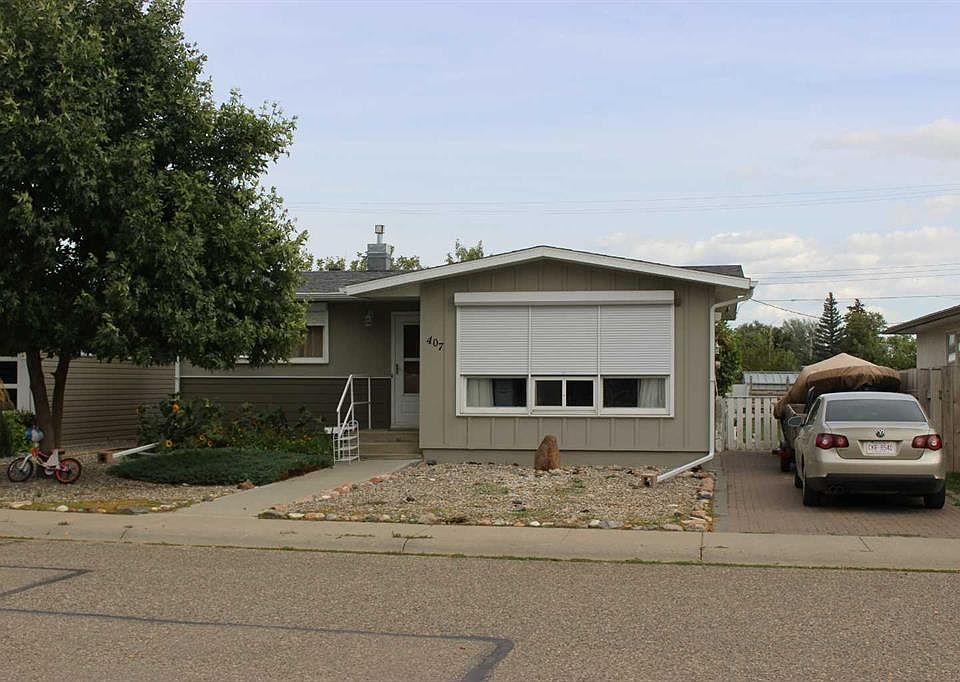 1st image of 407 7th St W