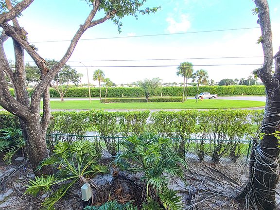 5th image of 1715 Village Blvd #206-1