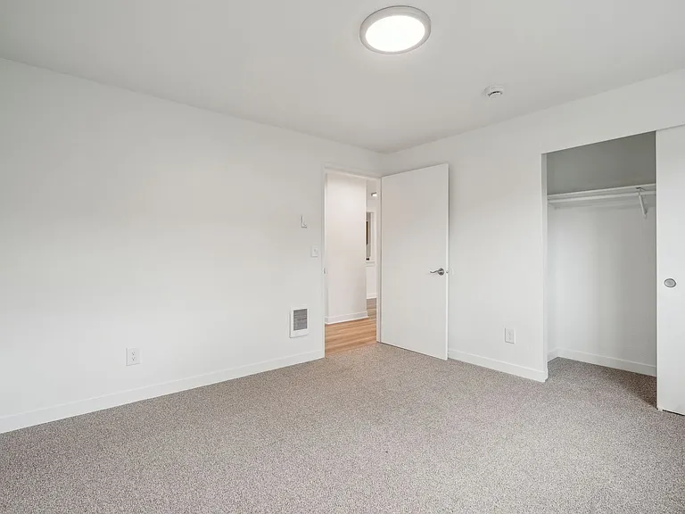 The Arch - Apartments & Townhomes — Photo 38