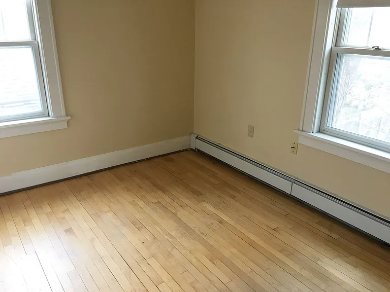 605 E Thomas St — Photo 19