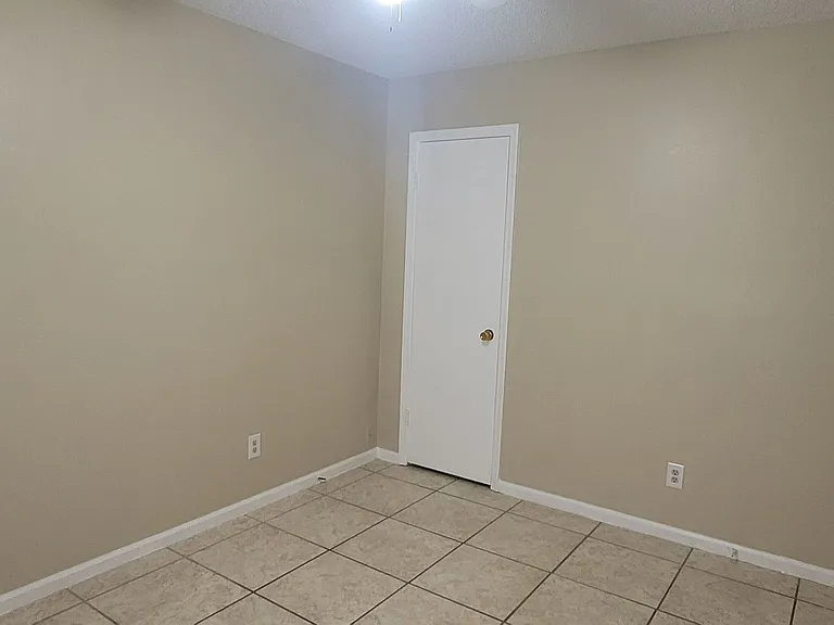 8812 Pembroke Ct N — Photo 8