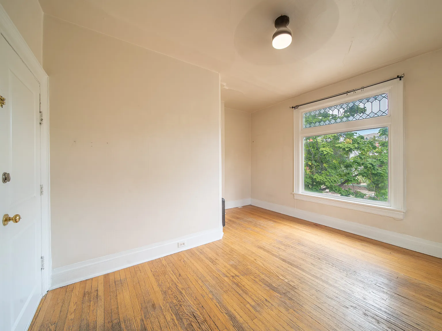 1 bed, 900 sqft, $1,200 — Photo 4