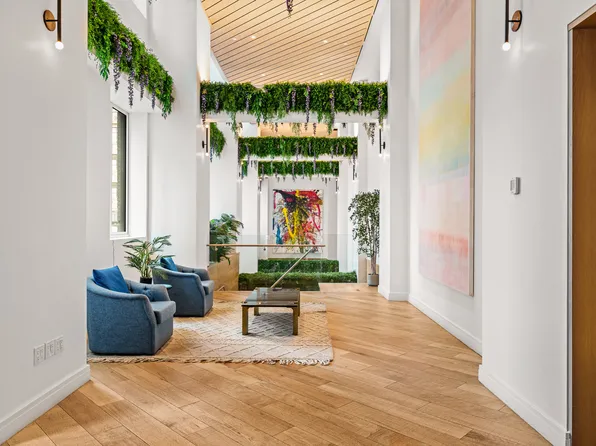 42-02 Crescent Street image 14 of 19