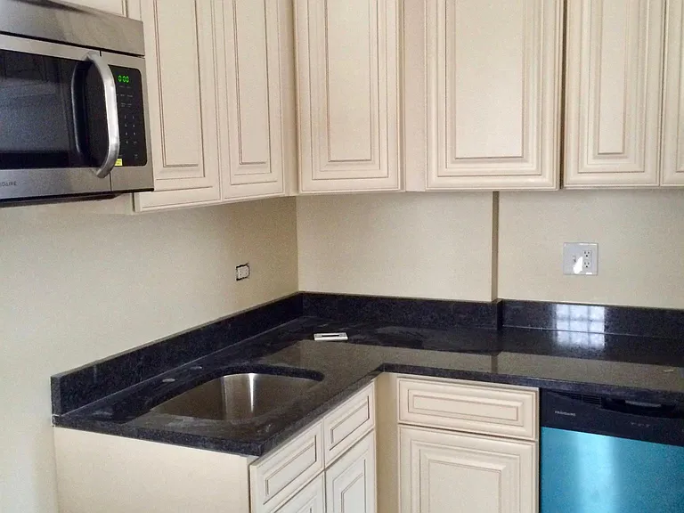 2539 W Walton St #2 — Photo 8