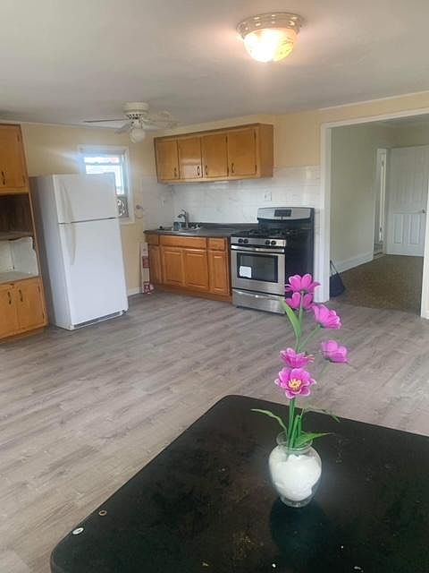 1st image of 25 Lehrer Ave Floor 2