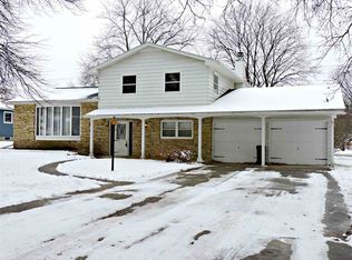 3407 Tucson Dr, Cedar Falls, IA 50613