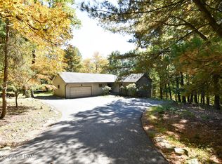 201 Flatrock Rd, Buck Hill Falls, PA 18323