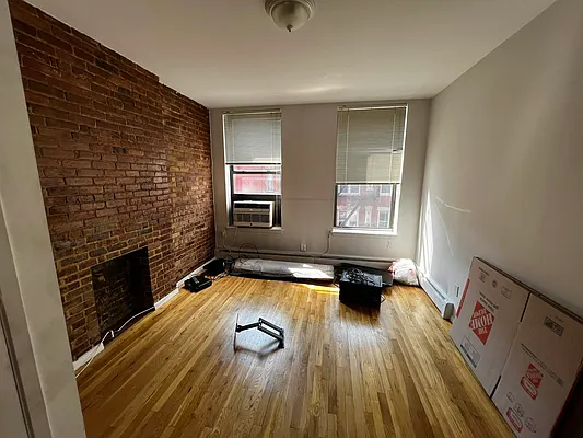 Rented by Salon Realty Corp | media 8