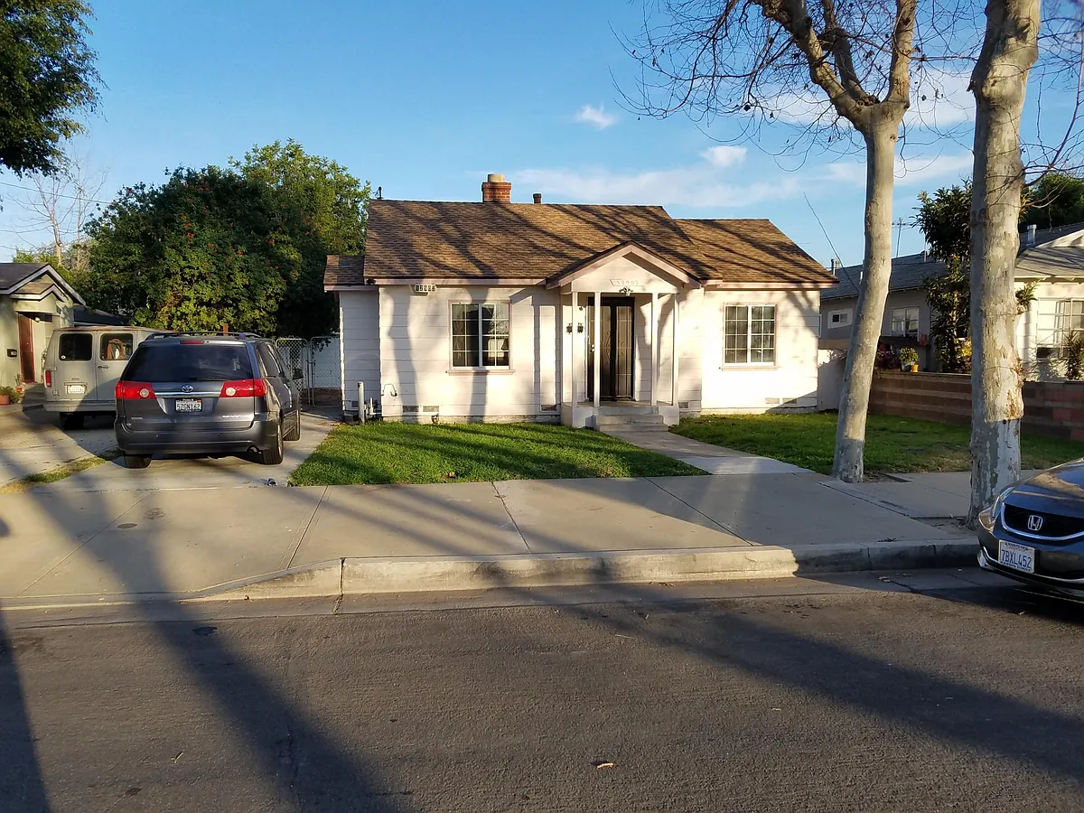 Front of house - 12902 Civic Center Dr