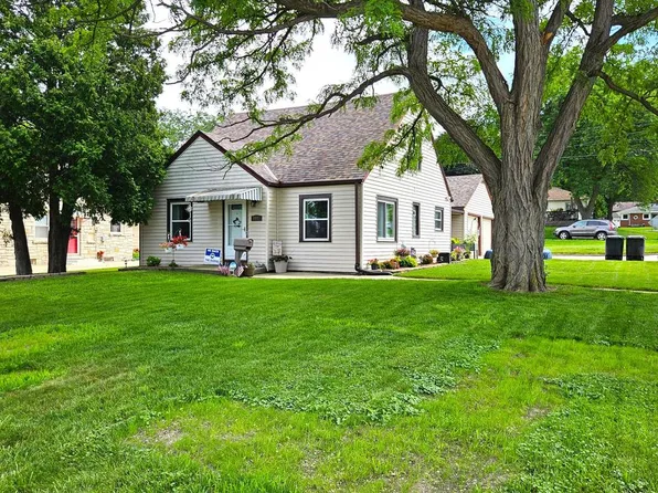 4445 West Howard AVENUE, Greenfield, WI 53220