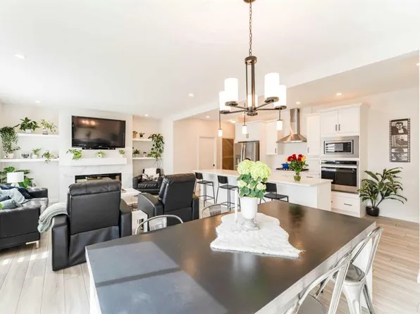 1484 W Bayview Point SW, Airdrie, AB T4B 5K1
