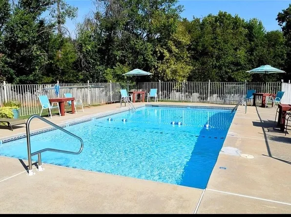 Country Grove Apartments, 4204 N Harrison St APT E3, Shawnee, OK 74804