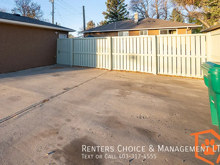 1013B Stafford Dr N — Photo 4