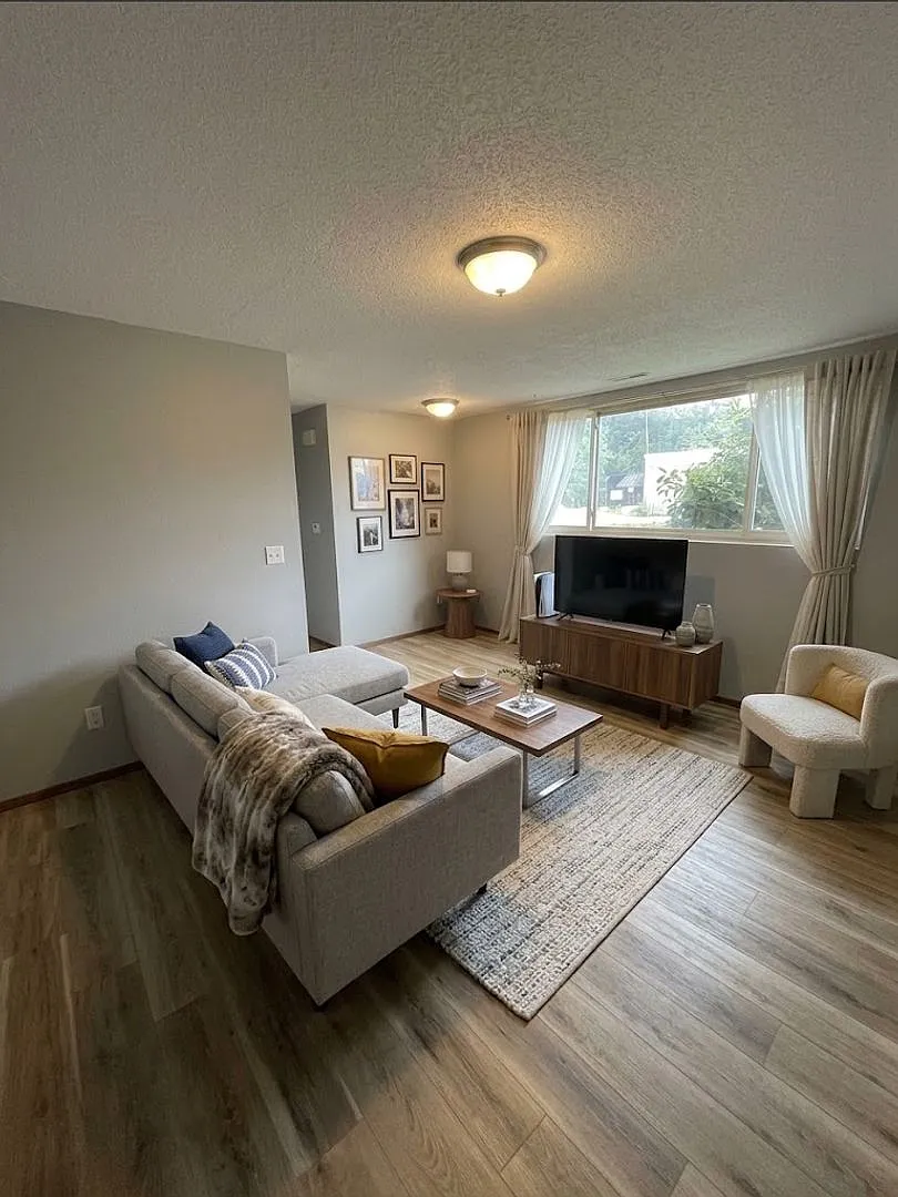1133 Dixon Dr — Photo 4