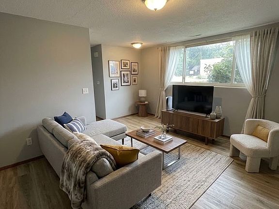 4th image of 1133 Dixon Dr APT 2