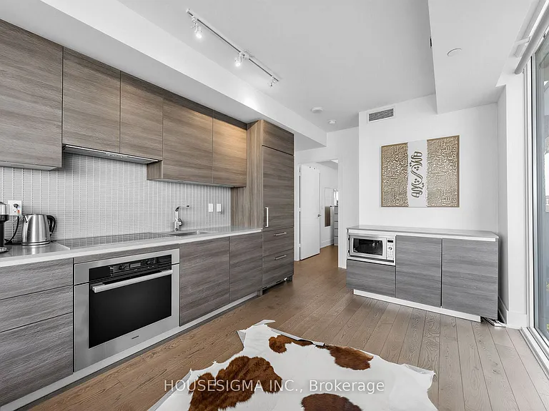 200 Bloor St W #2109 — Photo 8
