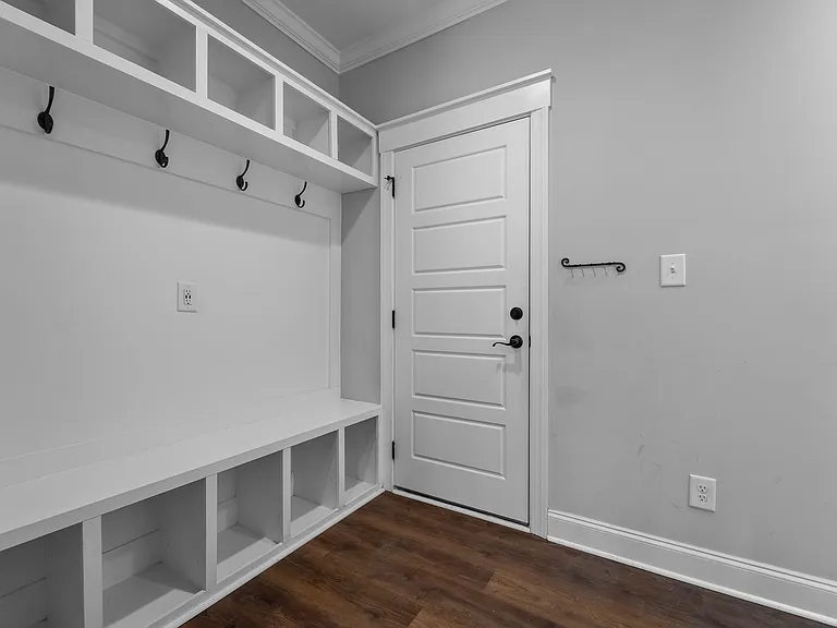 130 Amelia Dr — Photo 18