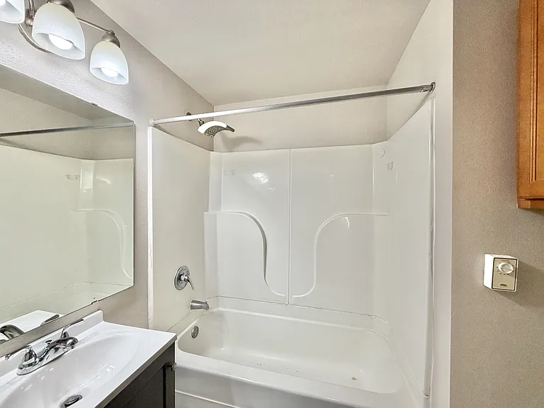 216 Carpenter St #2 — Photo 6
