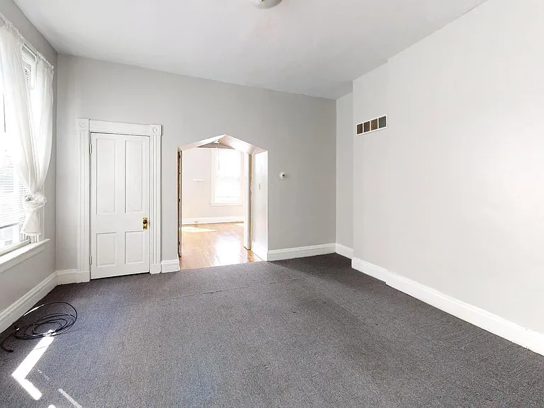 2222 Flora St — Photo 6
