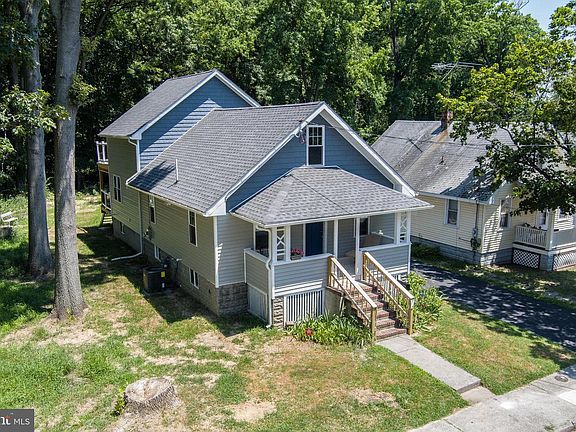 3rd image of 30 Jenkins Ave
