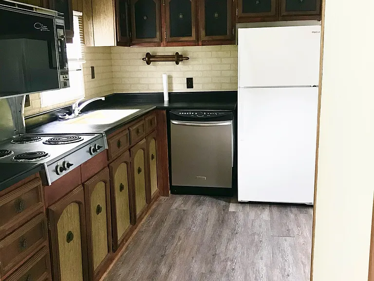 208 Bee Ridge Rd — Photo 8
