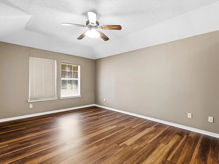 5106 Lee Hutson Ln — Photo 12